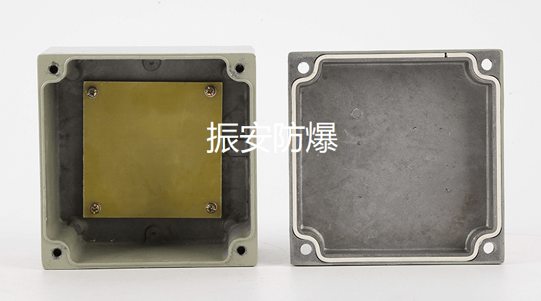 在不同天氣情況下如何防止防爆電器內(nèi)部金屬壁的結(jié)露問(wèn)題？