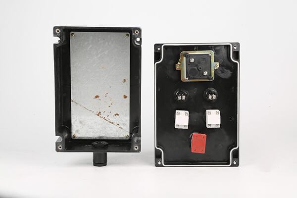 防爆穿線(xiàn)盒、防爆接線(xiàn)盒以及防爆接線(xiàn)箱三者之間的區(qū)別